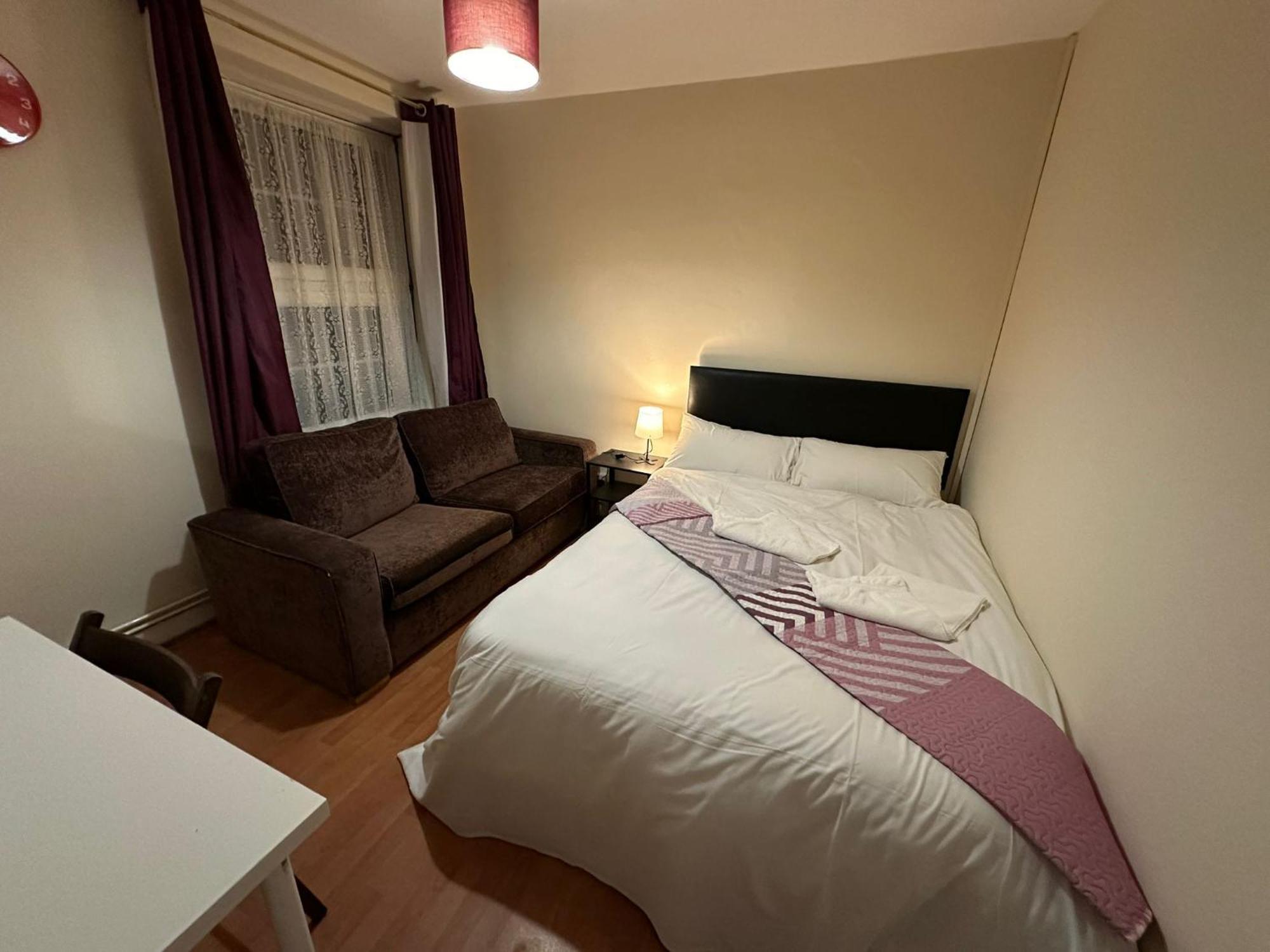 Beautiful Private Double In A Shared 3-bedroom Minutes Walk From Bethnal * Londra
