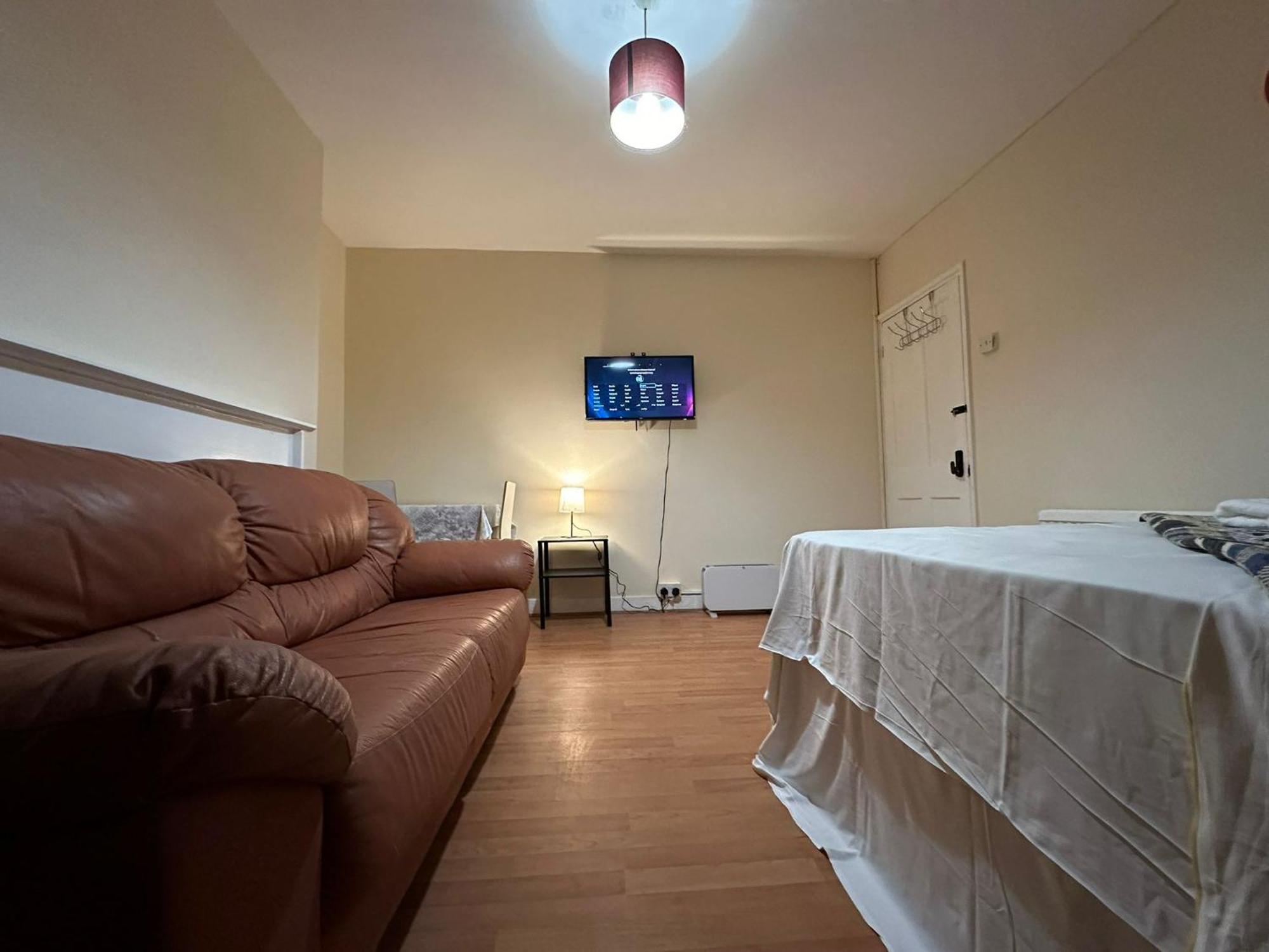 Appartamento Beautiful Private Double In A Shared 3-bedroom Minutes Walk From Bethnal *