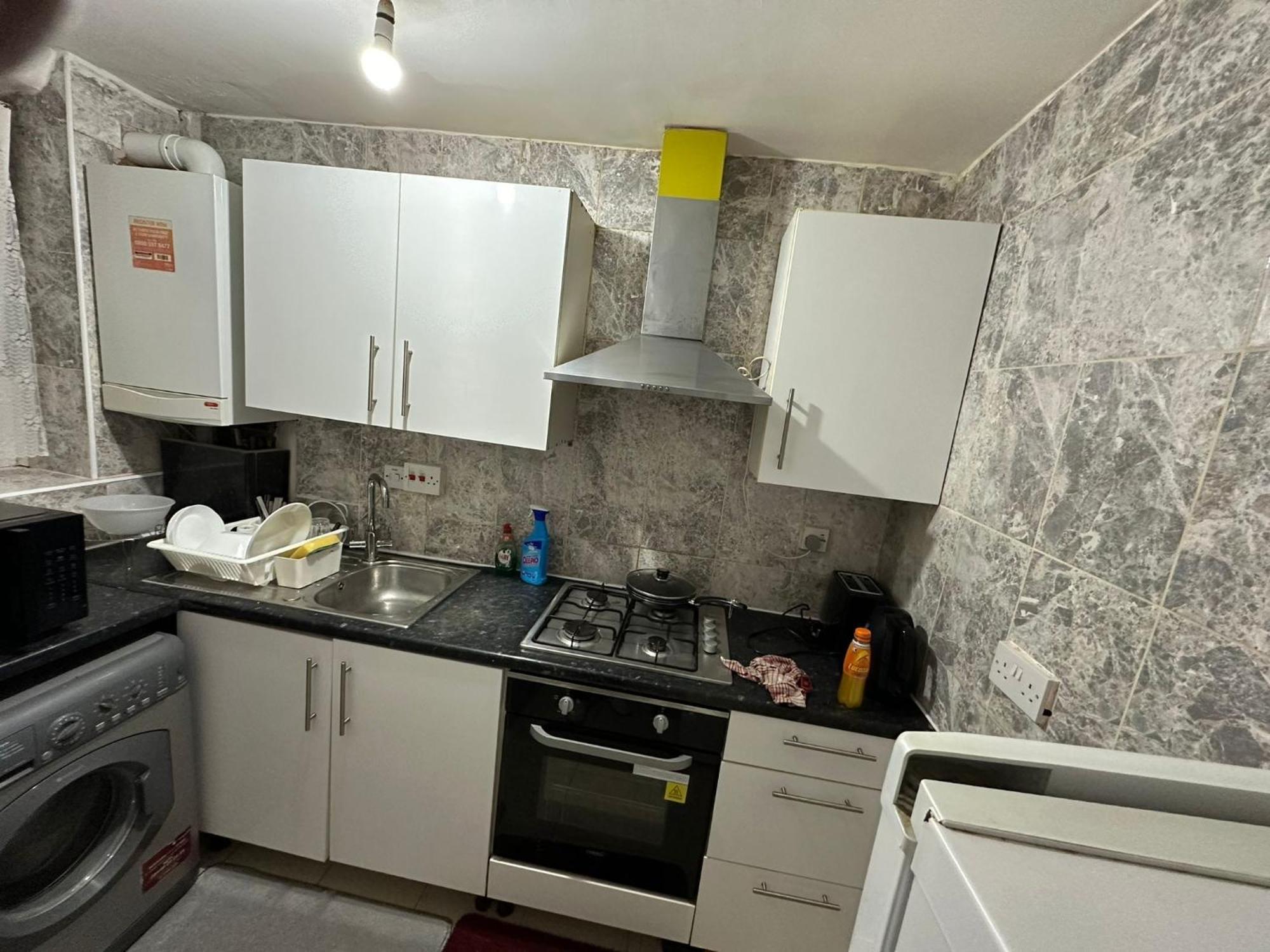 Beautiful Private Double In A Shared 3-bedroom Minutes Walk From Bethnal * Londra