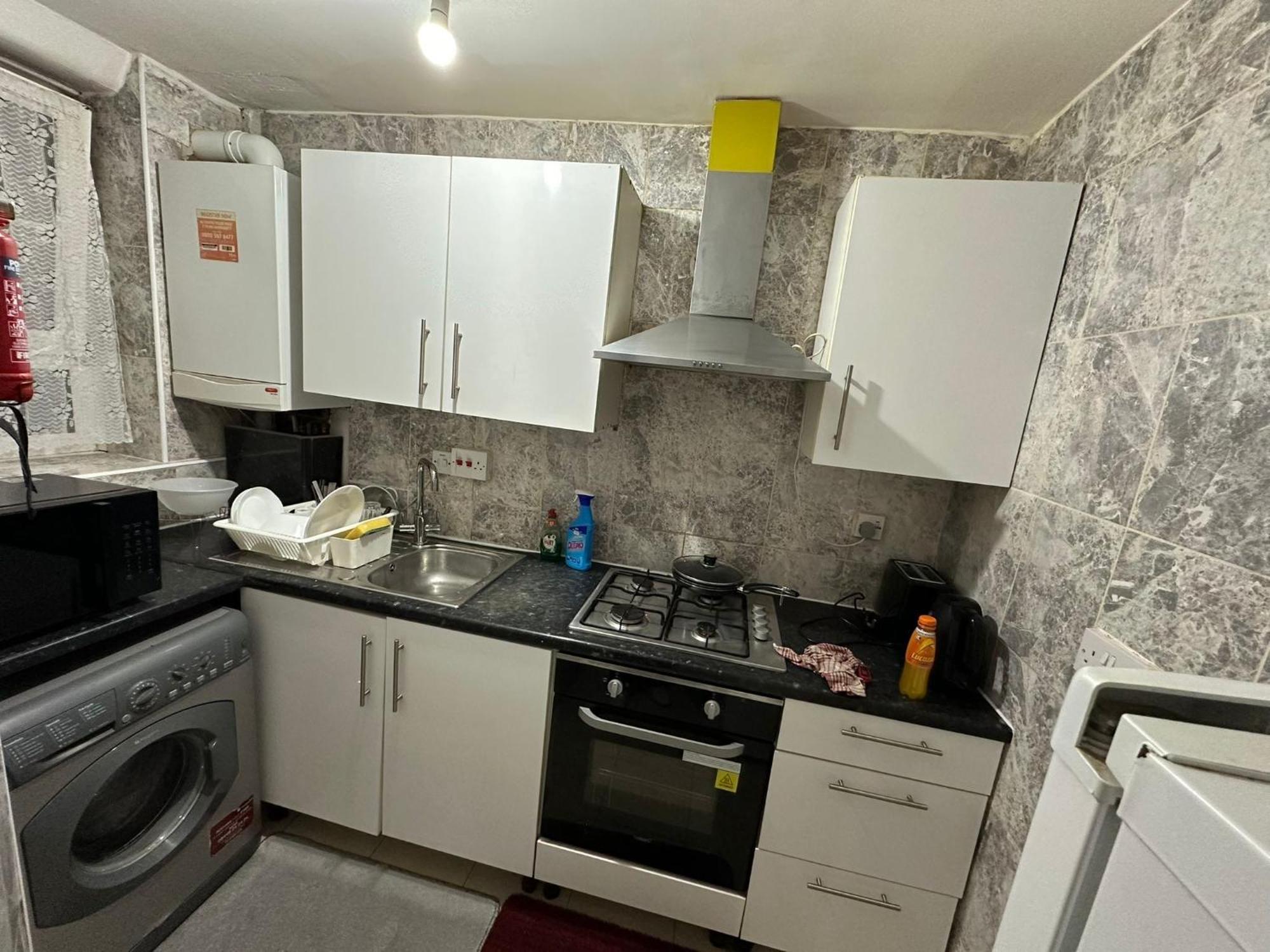 Beautiful Private Double In A Shared 3-bedroom Minutes Walk From Bethnal * Londra